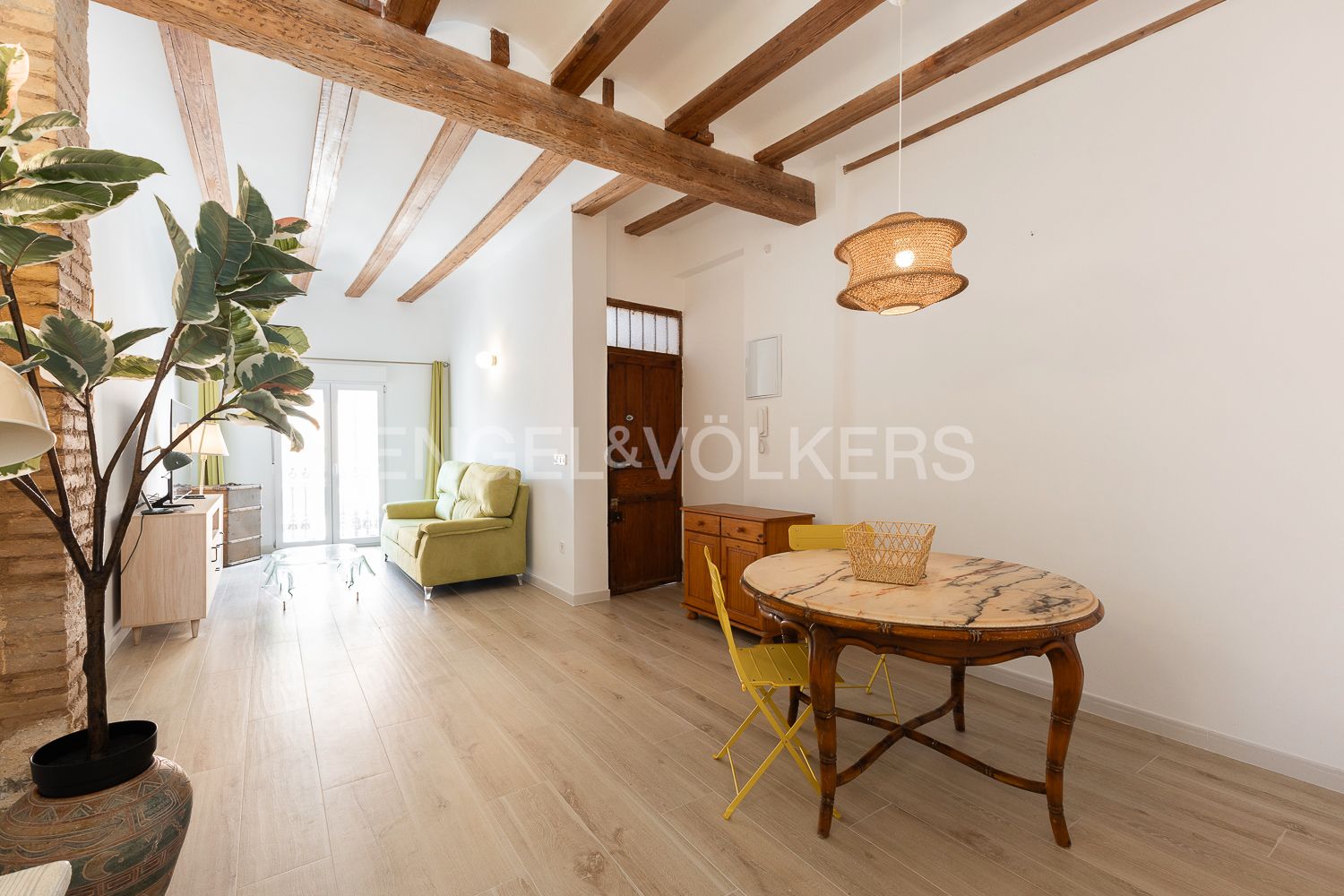 Sala d'estar de Apartament de lloguer en  Valencia Capital amb Aire condicionat, Calefacció i Parquet
