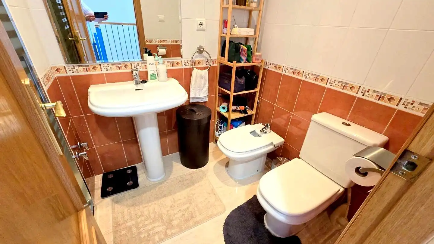 Badezimmer von Maisonette zum Verkauf in Gandia mit Klimaanlage, Terrasse und Abstellraum