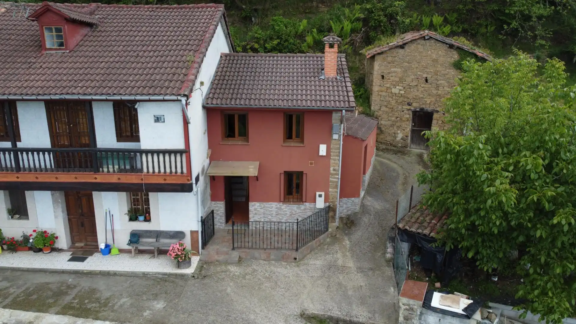 Vista exterior de Finca rústica en venda en San Martín del Rey Aurelio amb Calefacció