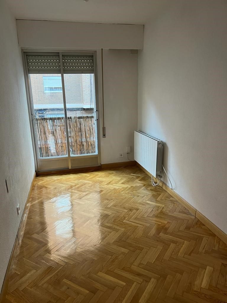 Dormitori de Àtic de lloguer en  Madrid Capital amb Calefacció, Parquet i Terrassa