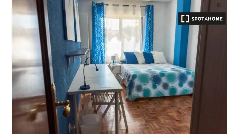 Habitación de Piso de alquiler en Alcalá de Henares con Aire acondicionado, Calefacción y Amueblado