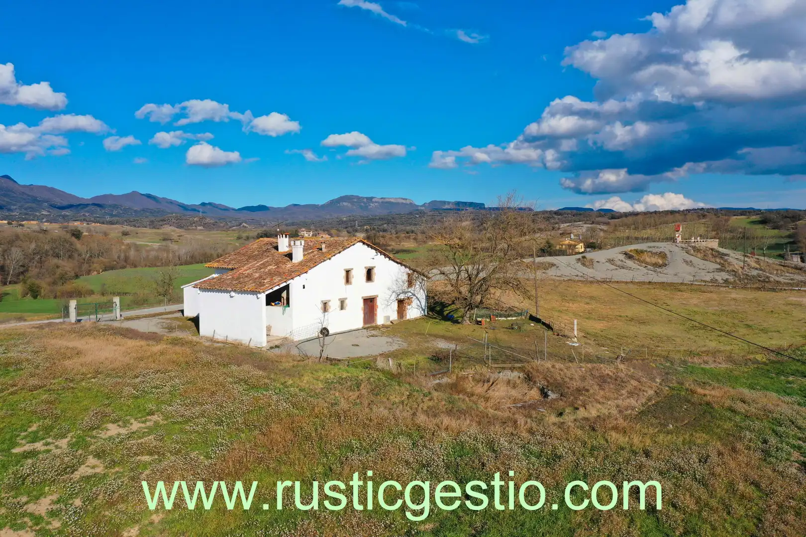 Vista exterior de Finca rústica en venda en Sant Vicenç de Torelló amb Jardí privat
