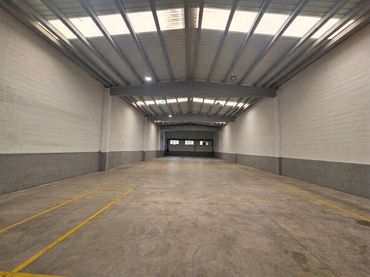 Nave industrial con ascensore in vendita a Carrer Indústria