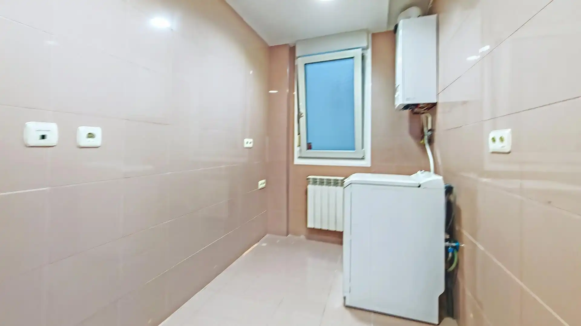 Badezimmer von Wohnung zum Verkauf in Tineo mit Balkon