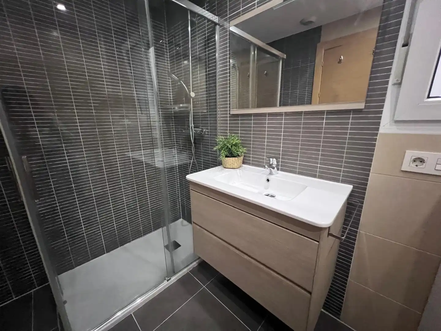Baño de Piso de alquiler en Oviedo  con Calefacción, Terraza y Trastero