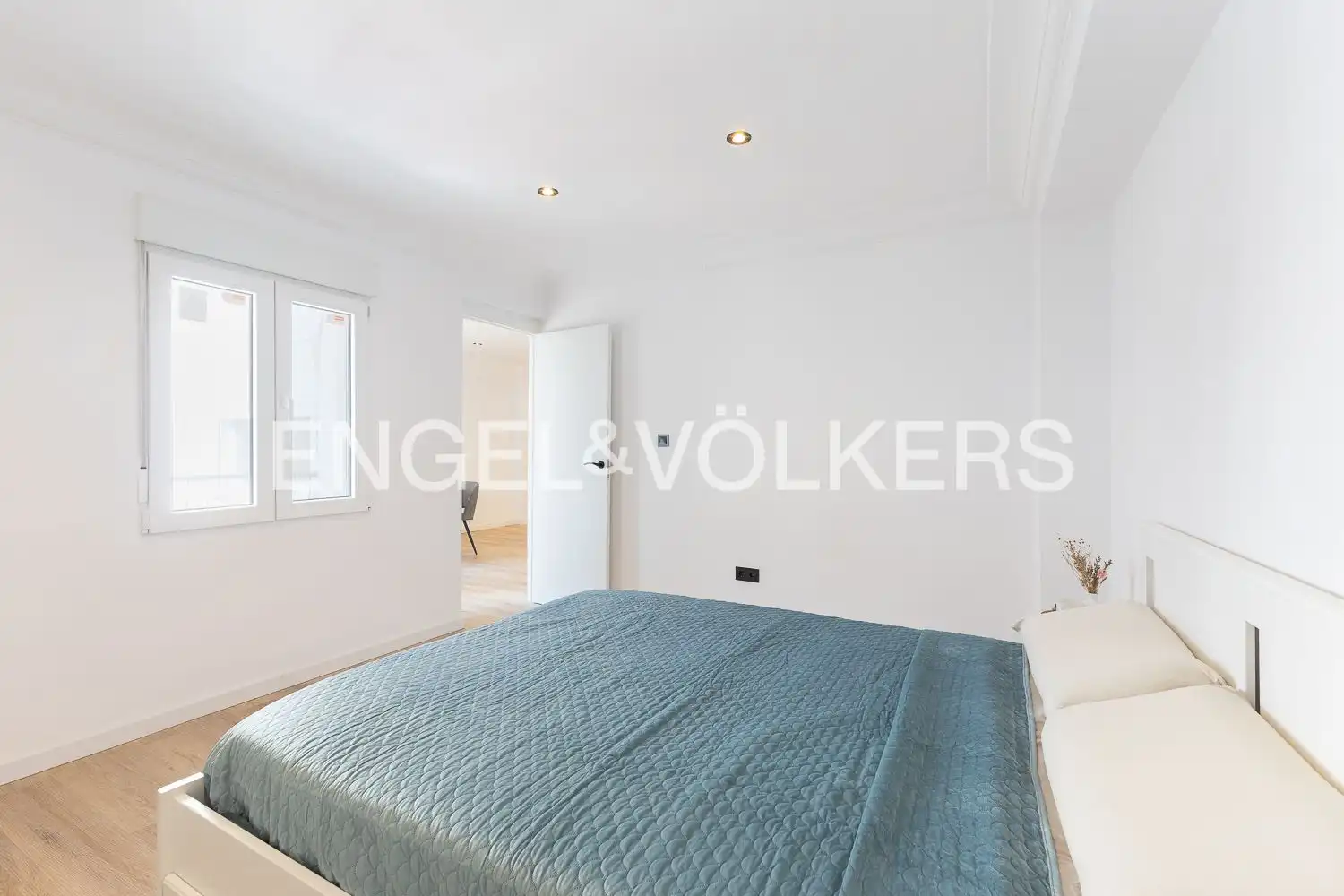 Schlafzimmer von Wohnung zur Miete in Valencia mit Klimaanlage, Heizung und Möbliert