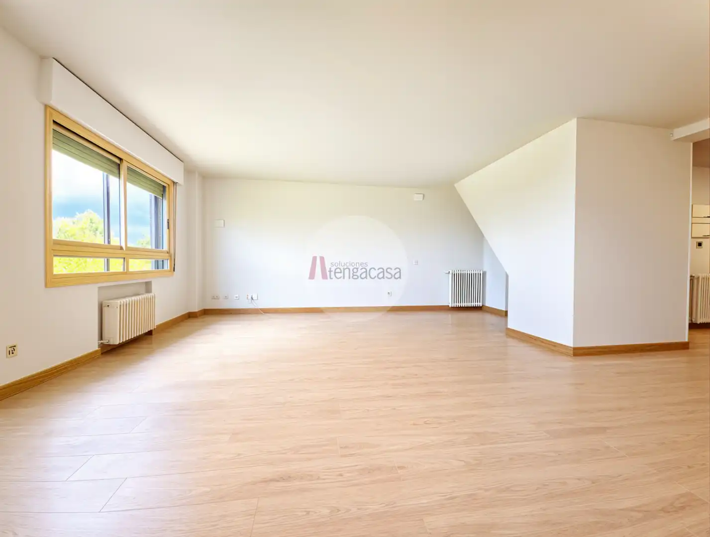 Living room of Attic for rent in Pozuelo de Alarcón  with Air Conditioner, Heating and Parquet flooring