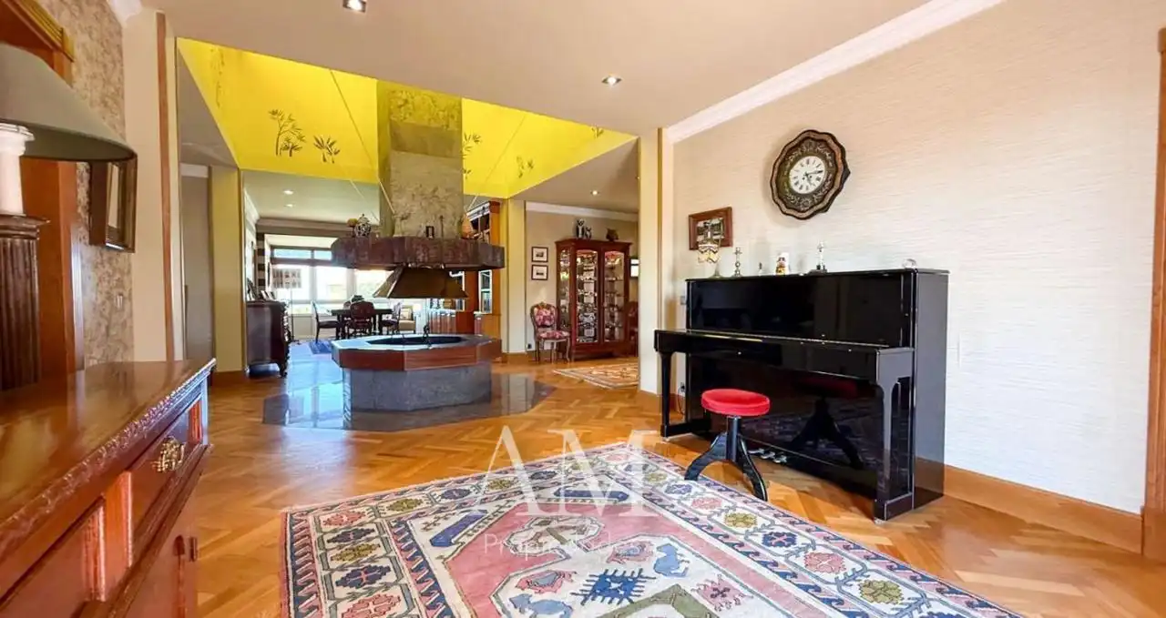 Sala d'estar de Casa o xalet en venda en Vigo  amb Calefacció, Jardí privat i Terrassa