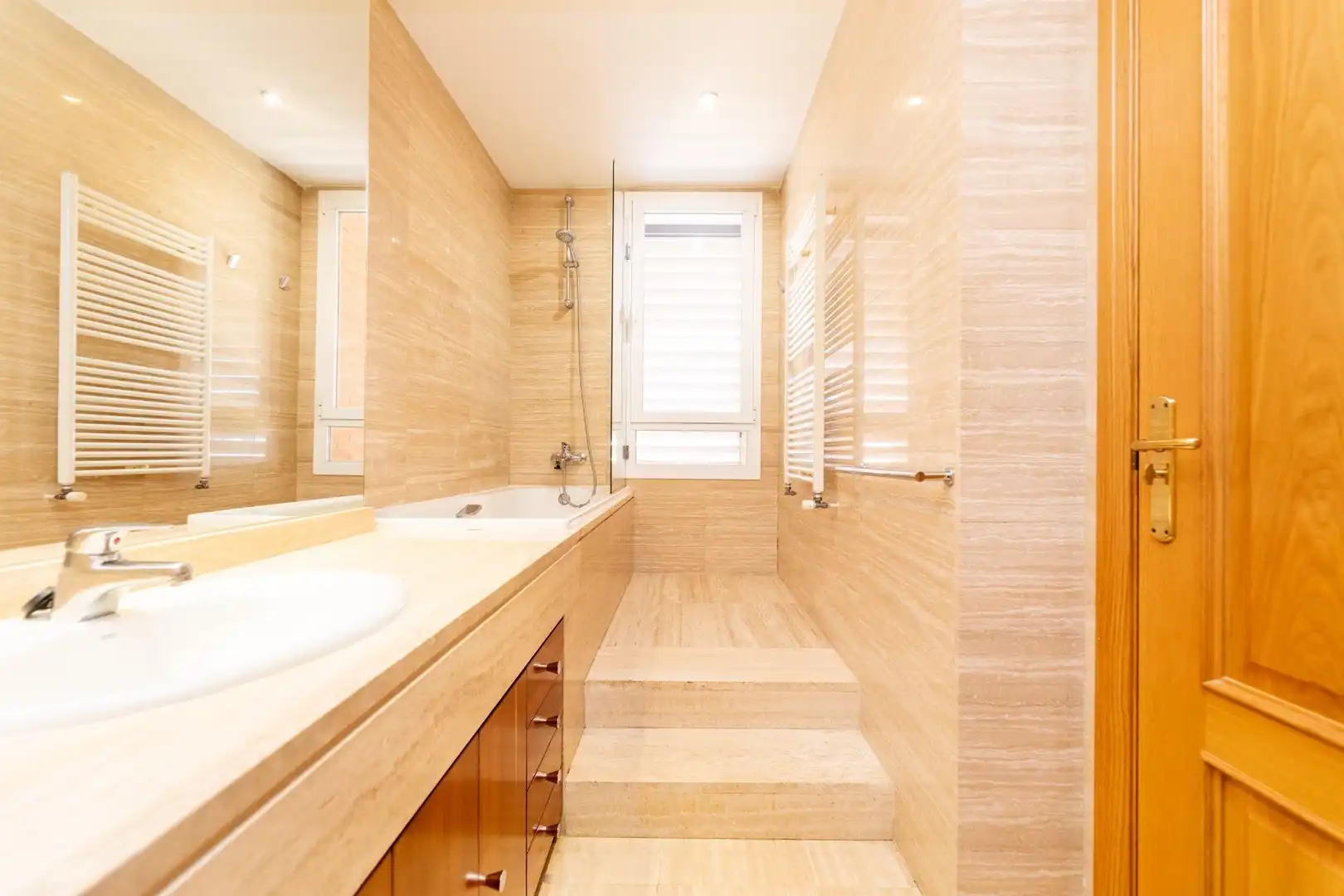 Bathroom of Flat for rent in Pozuelo de Alarcón  with Air Conditioner, Heating and Private garden