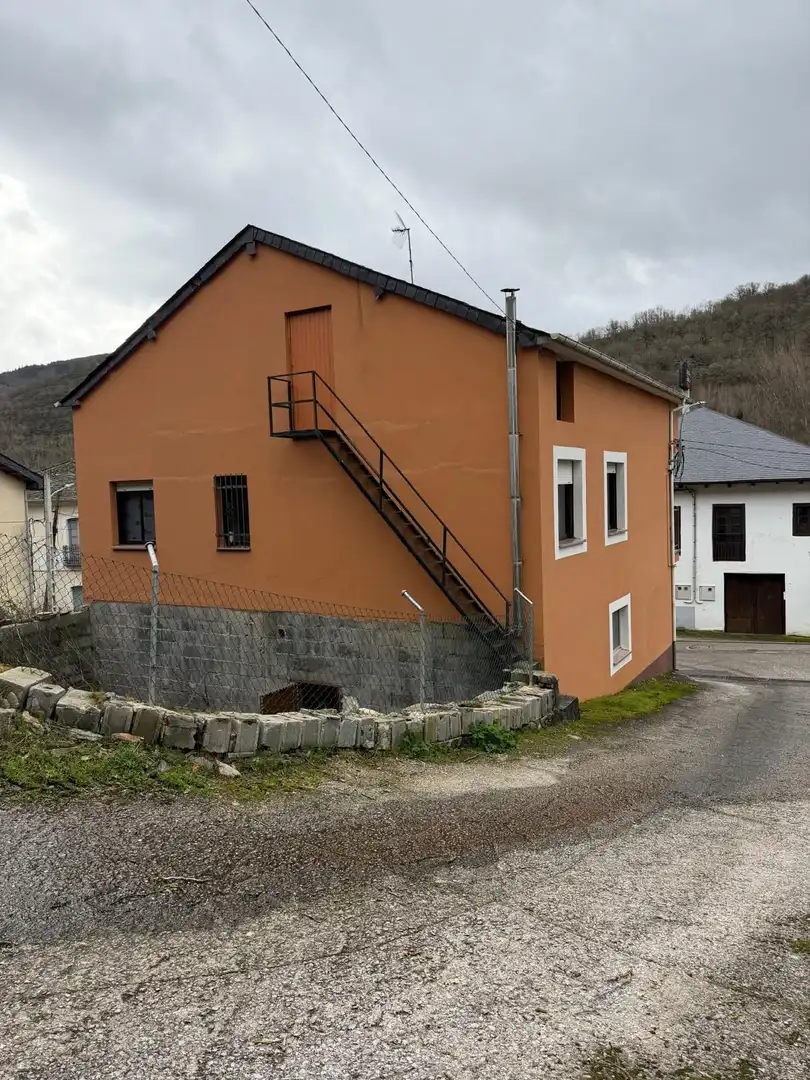 Vista exterior de Casa o chalet en venta en Trabadelo con Calefacción, Jardín privado y Amueblado