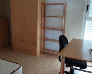 Bedroom of Flat to rent in  Jaén Capital