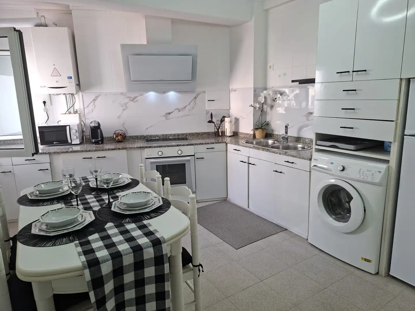 Kitchen of Flat for rent in Gijón   with Heating and Furnished