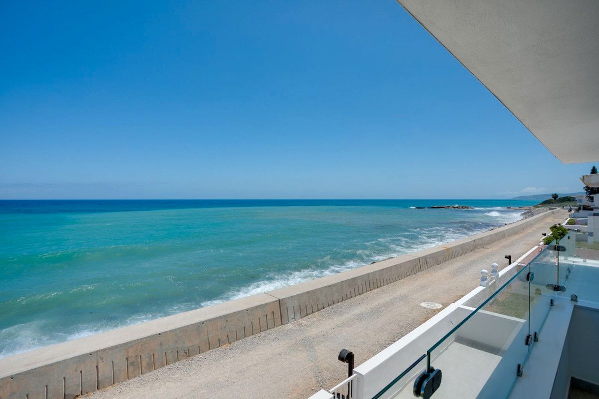 Exterior view of House or chalet for sale in Manilva  with Air Conditioner, Private garden and Terrace