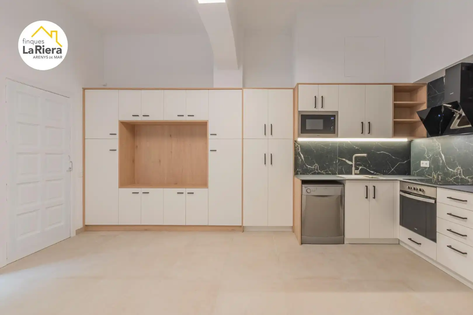 Cuina de Planta baixa en venda en Mataró amb Aire condicionat i Alarma