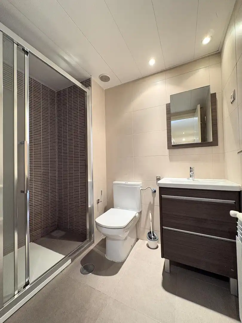 Baño de Planta baja de alquiler en Las Rozas de Madrid con Aire acondicionado, Calefacción y Terraza