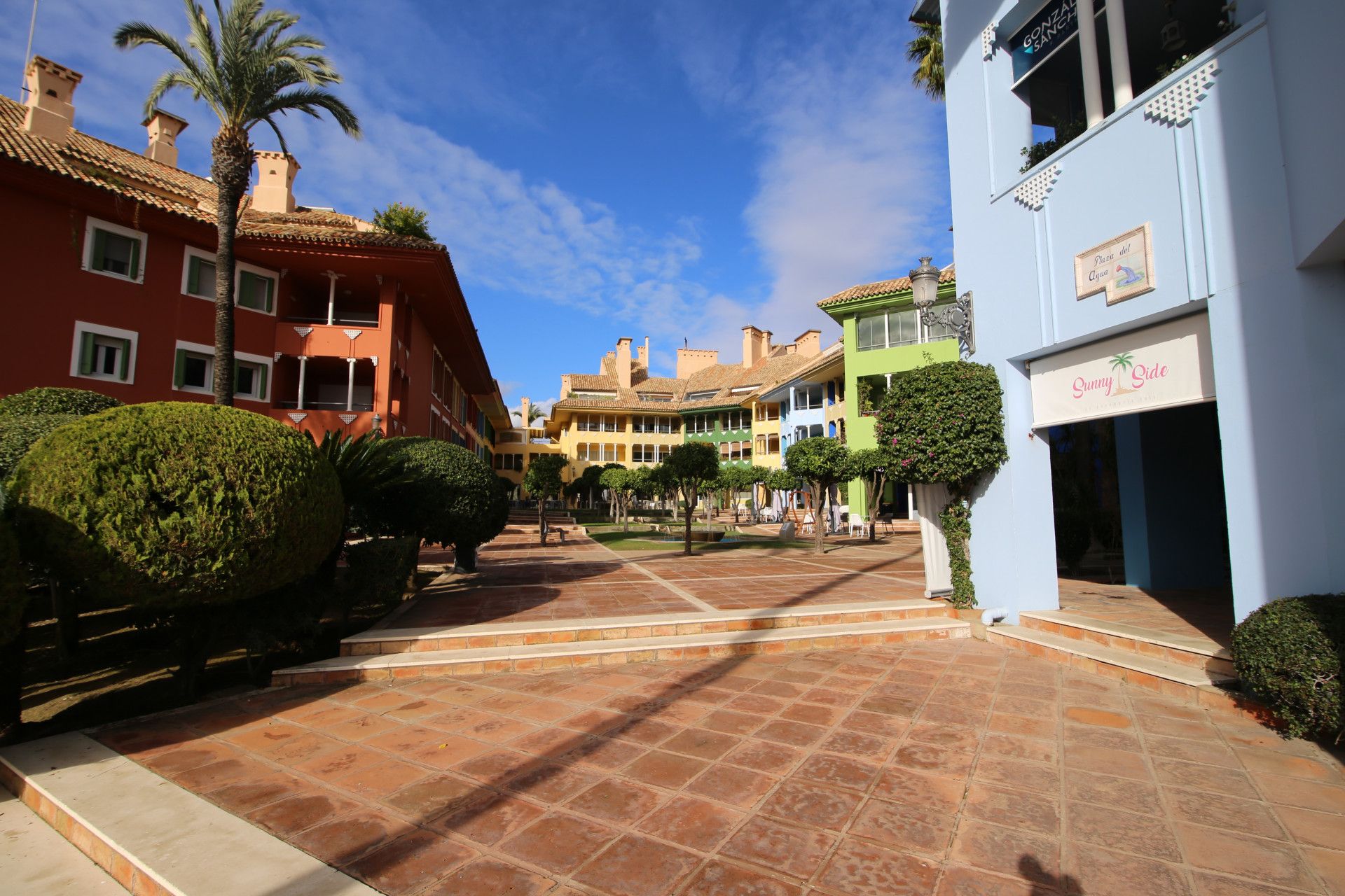 Vista exterior de Àtic en venda en Sotogrande amb Aire condicionat, Calefacció i Terrassa