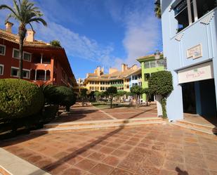 Vista exterior de Àtic en venda en Sotogrande amb Aire condicionat, Calefacció i Terrassa