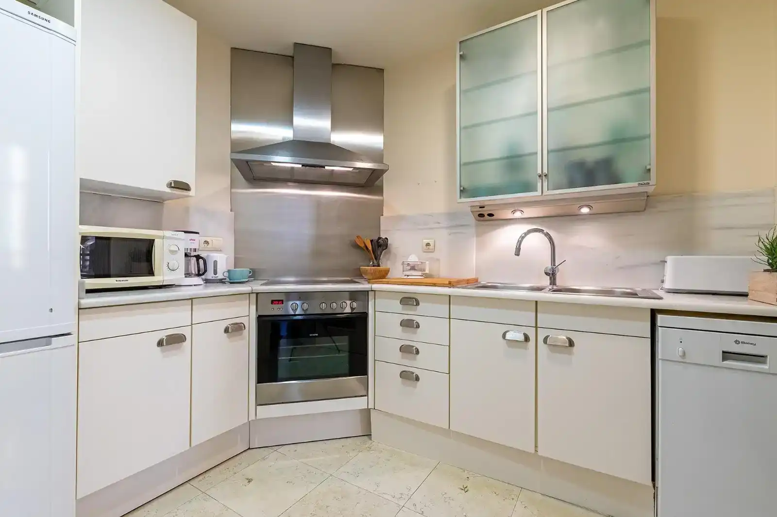 Küche von Wohnung zur Miete in Altea mit Klimaanlage, Privatgarten und Abstellraum