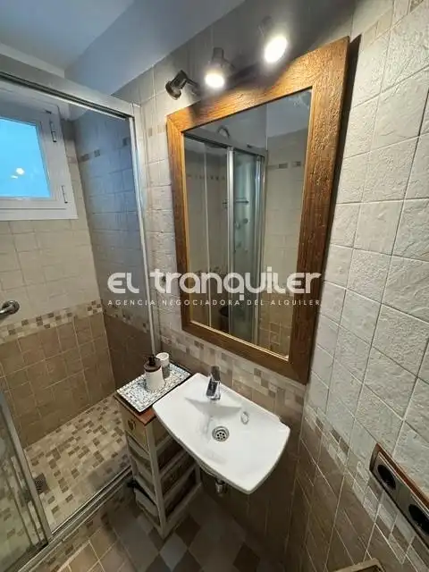 Badezimmer von Wohnung zur Miete in Leganés mit Möbliert und Waschmaschine