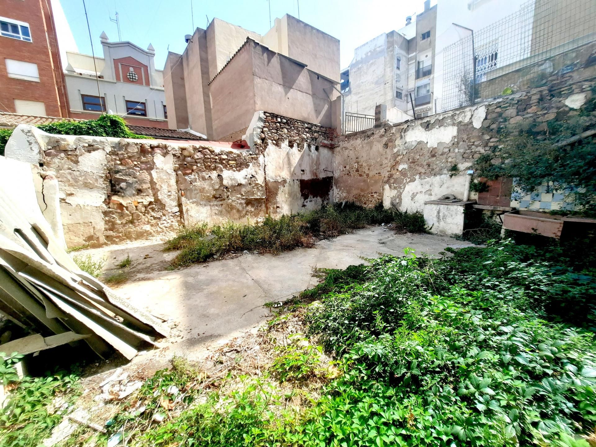 Jardí de Casa o xalet en venda en Sagunto / Sagunt amb Calefacció, Terrassa i Balcó