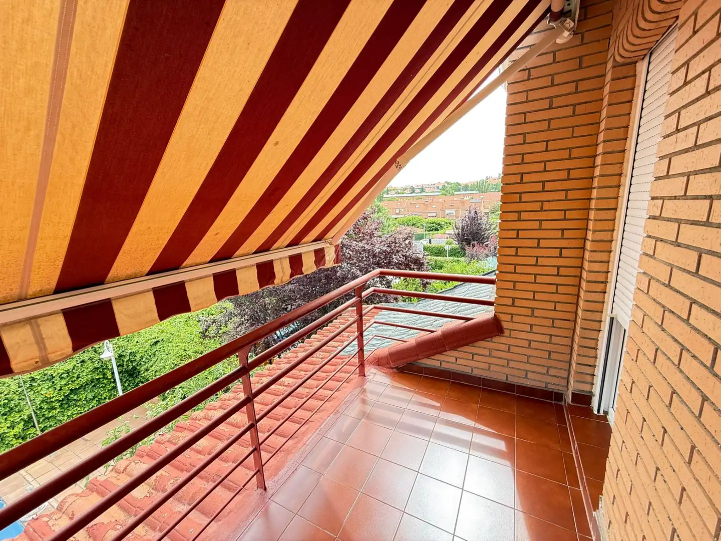 Terrassa de Casa adosada en venda en Móstoles amb Aire condicionat, Calefacció i Jardí privat