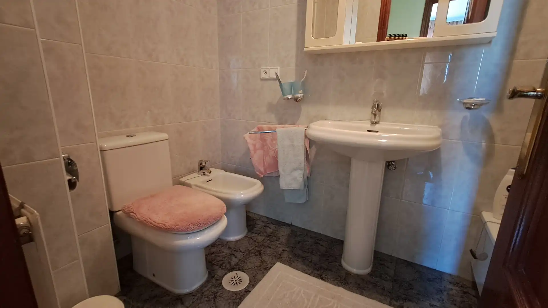 Badezimmer von Wohnung zum Verkauf in Vigo  mit Heizung, Parkett und Abstellraum