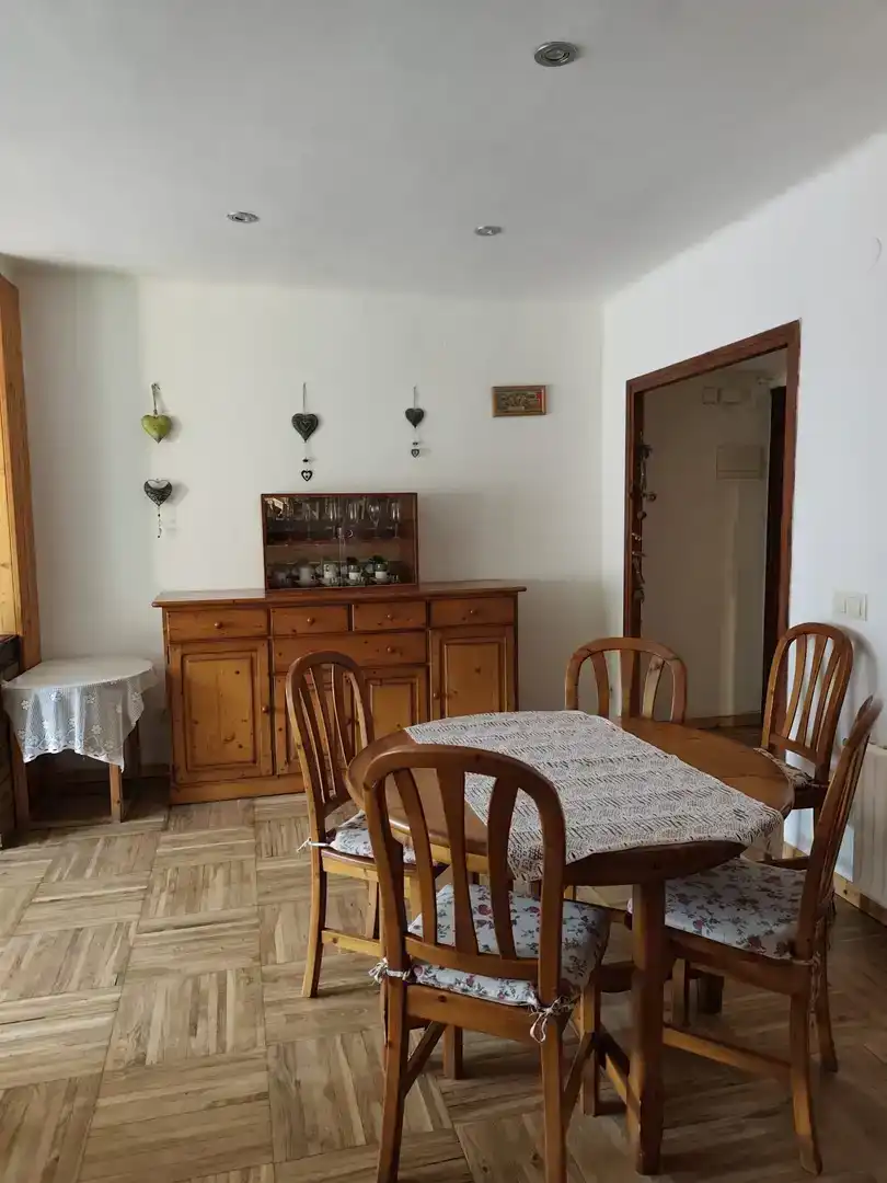 Menjador de Pis de lloguer en Puigcerdà amb Jardí privat, Parquet i Traster