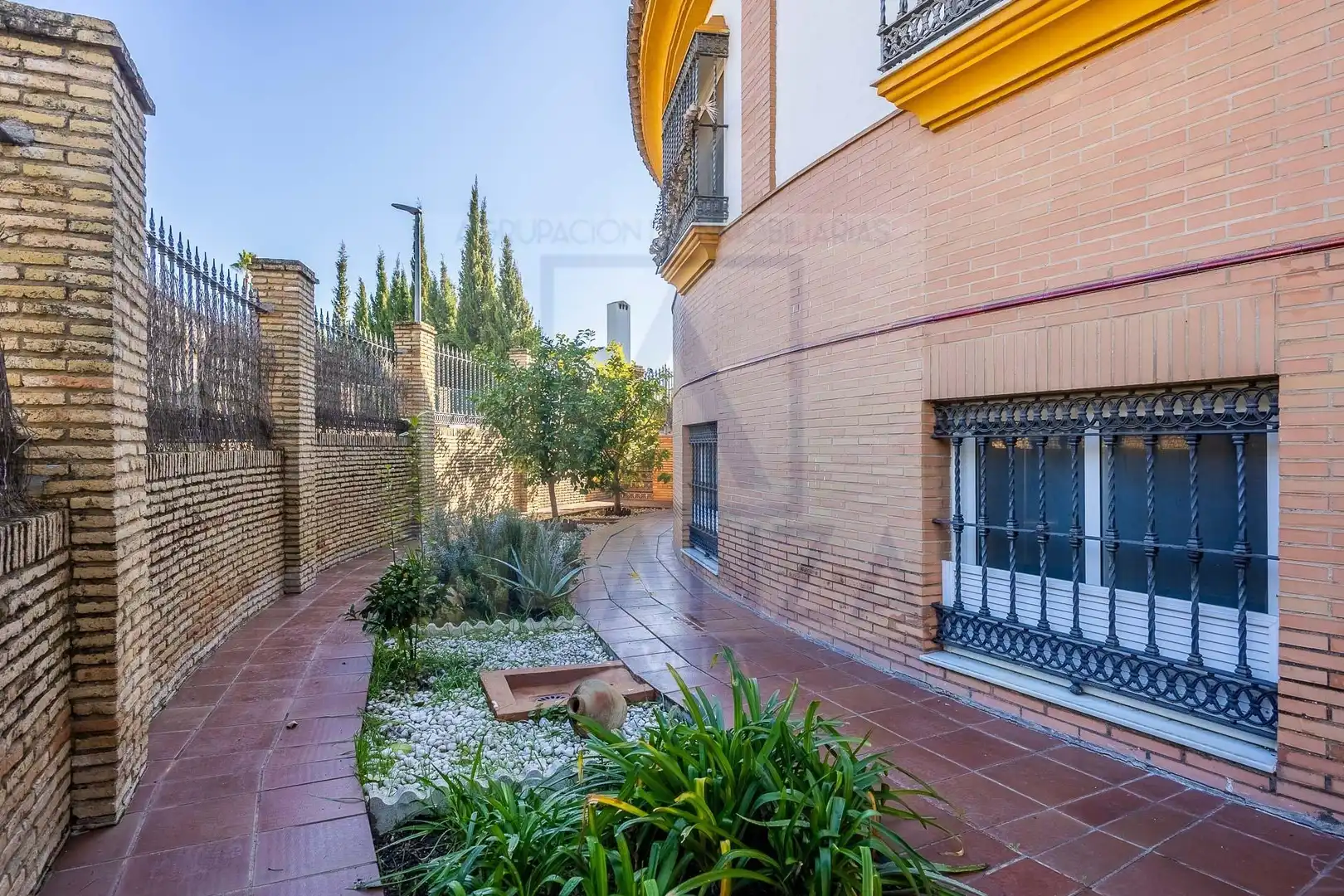 Exterior view of Houses for sale in Valencina de la Concepción  with Air Conditioner, Private garden and Community pool