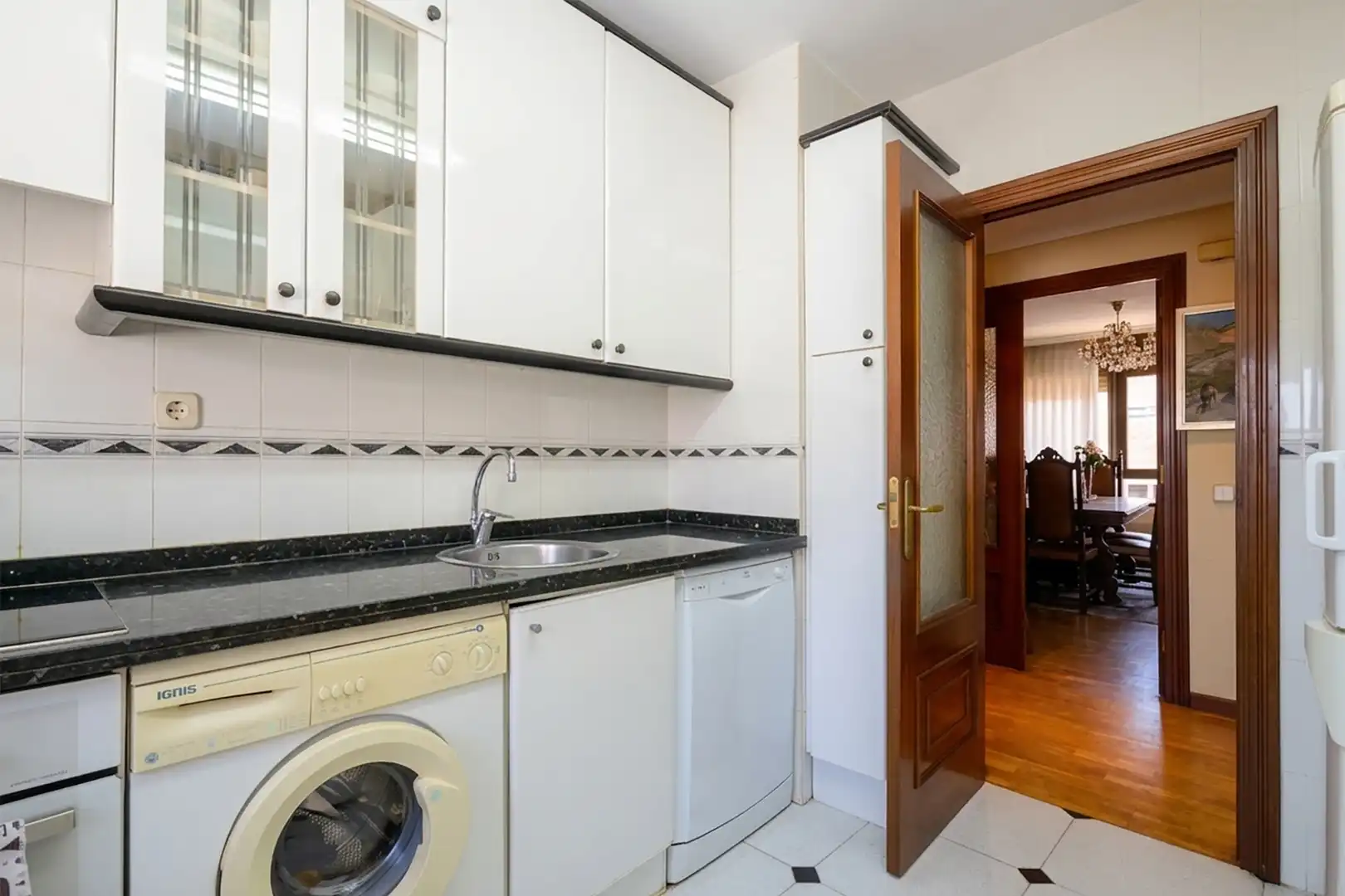 Cuina de Dúplex en venda en Oviedo  amb Calefacció, Parquet i Traster
