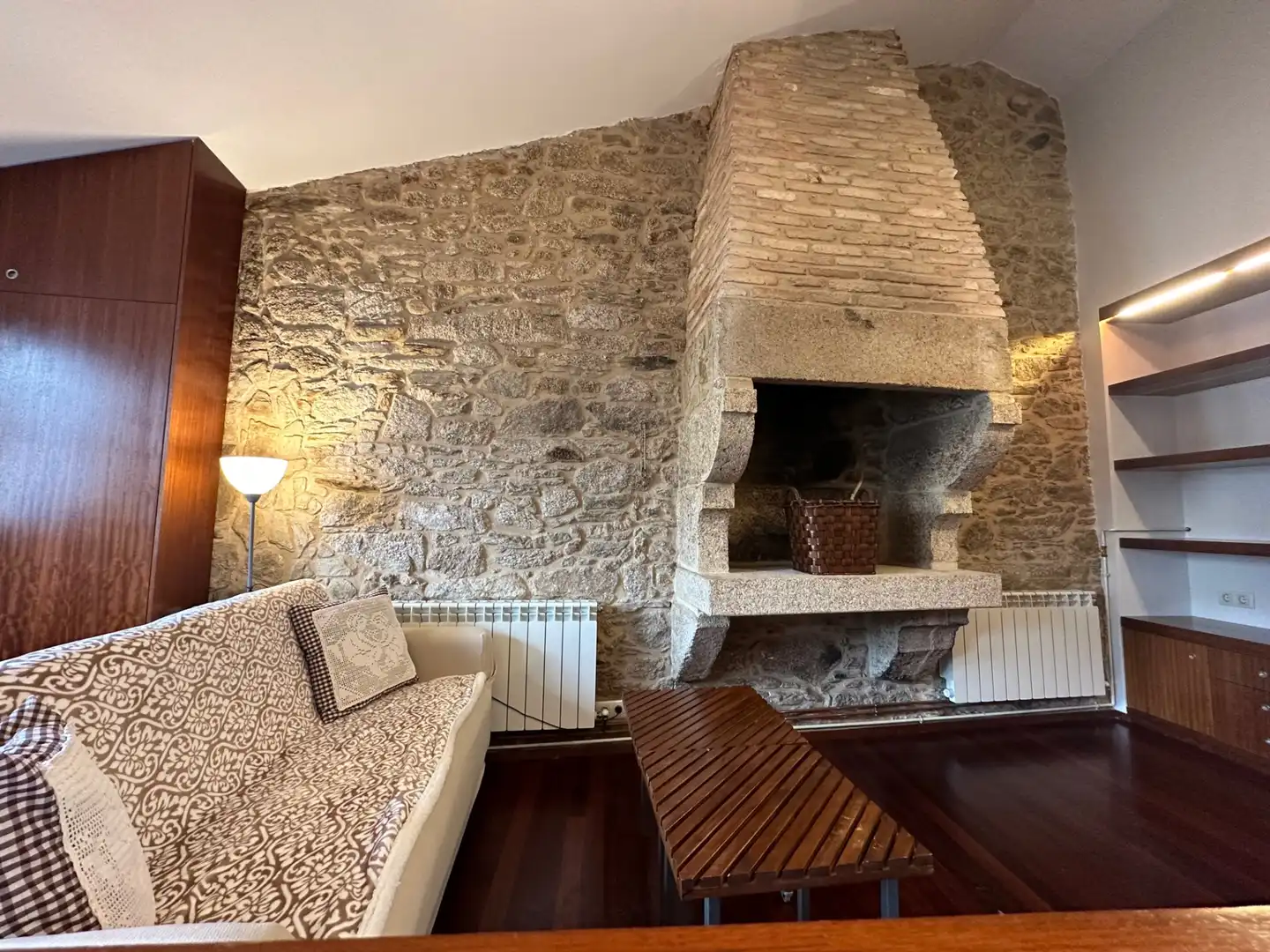 Living room of Apartments for rent in Santiago de Compostela   with Heating, Parquet flooring and Furnished