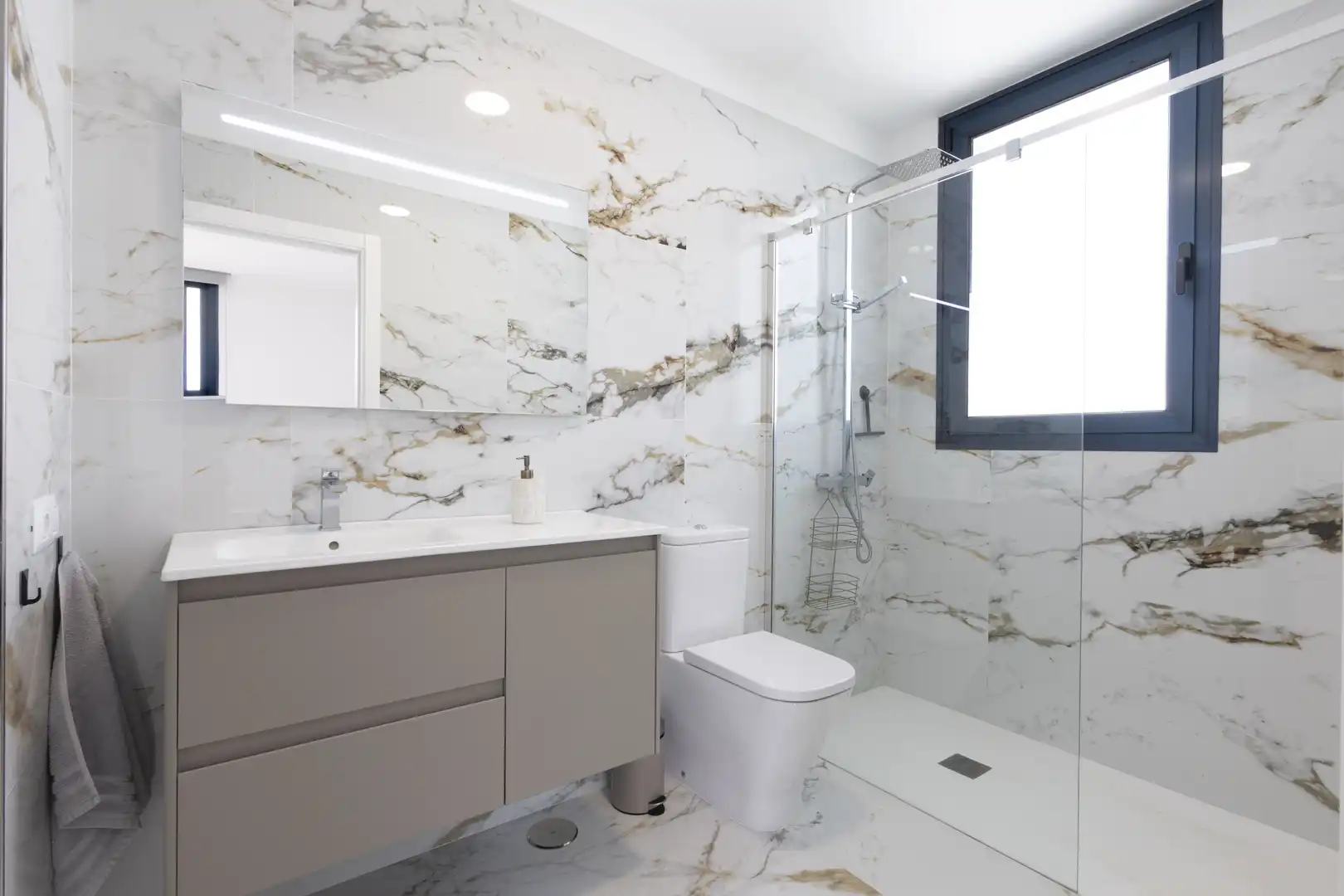 Badezimmer von Haus oder Chalet zum Verkauf in Los Realejos mit Privatgarten, Terrasse und Abstellraum