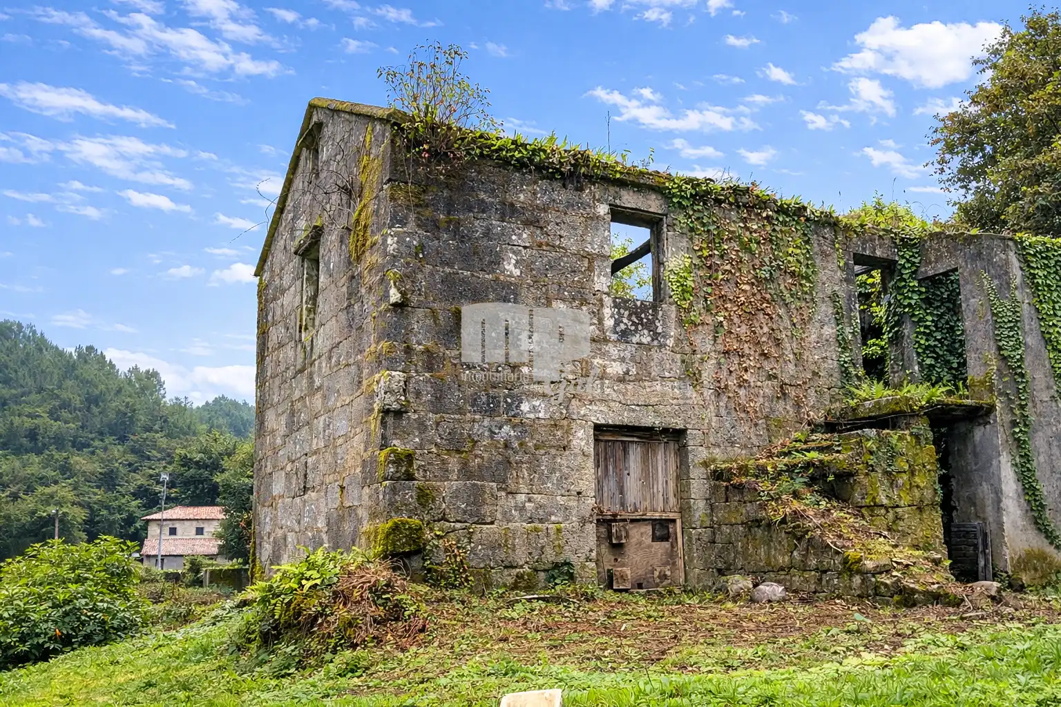Vista exterior de Finca rústica en venda en Redondela amb Jardí privat
