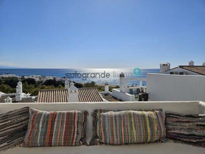 Vista exterior de Apartament en venda en Casares amb Calefacció, Terrassa i Piscina comunitària