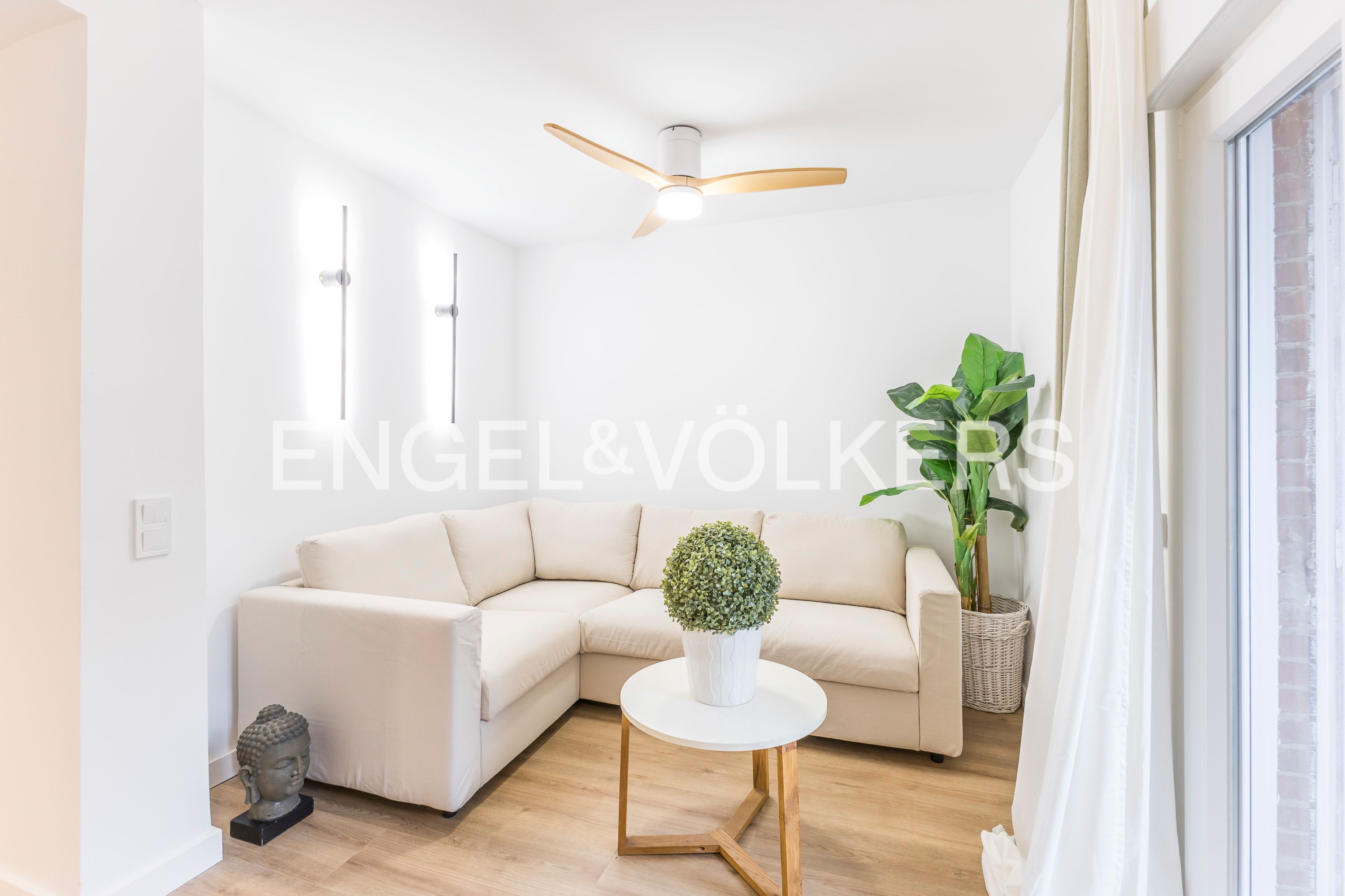 Living room of Apartment for sale in  Madrid Capital  with Air Conditioner, Heating and Parquet flooring