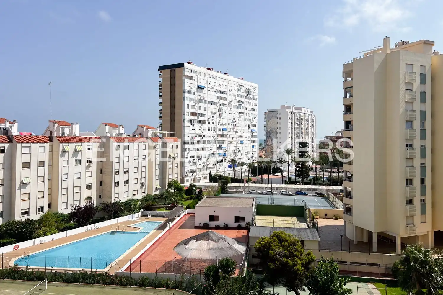 Außenansicht von Wohnung zur Miete in La Pobla de Farnals mit Heizung, Privatgarten und Schwimmbad