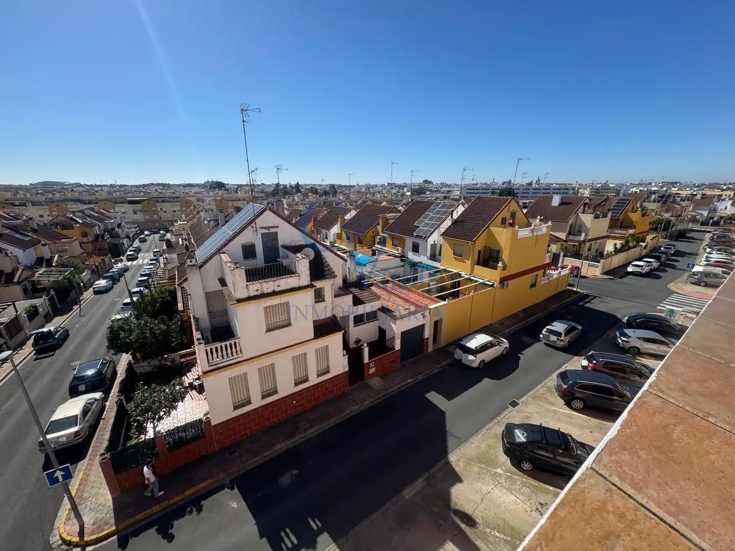 Vista exterior de Dúplex en venta en Dos Hermanas con Terraza y Trastero
