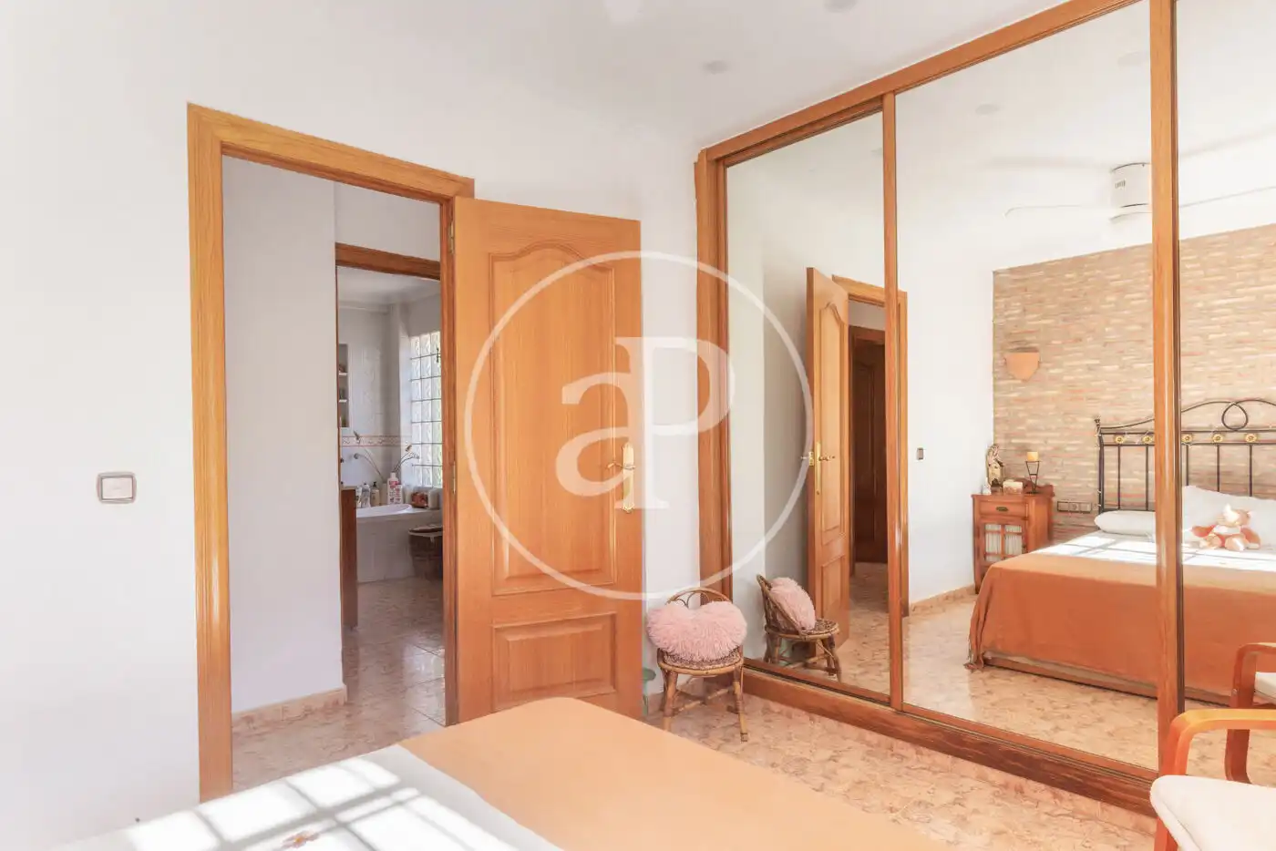 Dormitori de Casa o xalet en venda en Riba-roja de Túria amb Calefacció, Jardí privat i Terrassa
