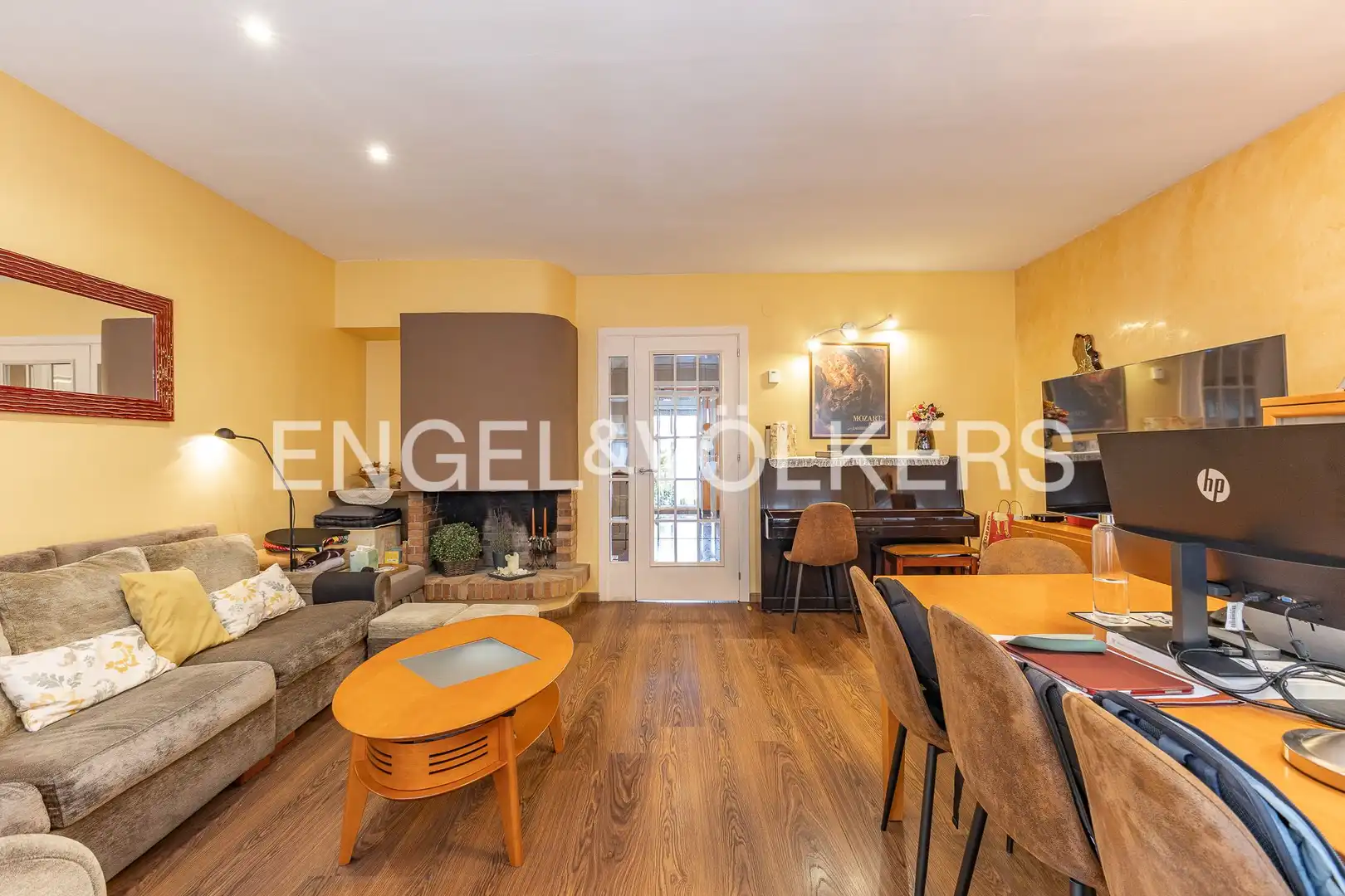 Adosado con terraza en venta en Carrer de Josep Renom