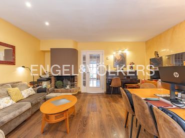 Maison mitoyenne avec balcon à vendre à Carrer de Josep Renom