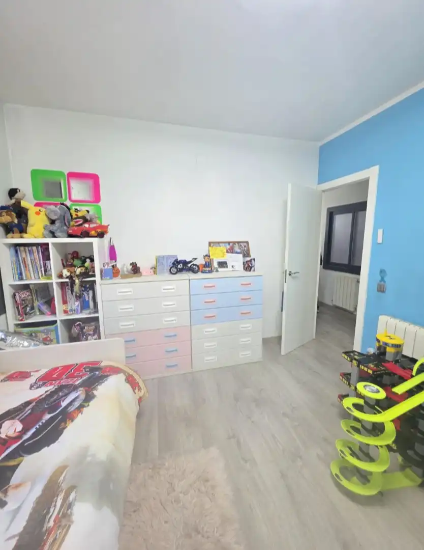 Dormitori de Casa adosada en venda en Santa Coloma de Gramenet amb Aire condicionat, Calefacció i Parquet