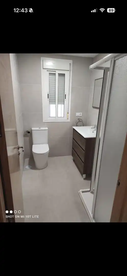 Bany de Apartament de lloguer en Almería amb Aire condicionat, Calefacció i Terrassa