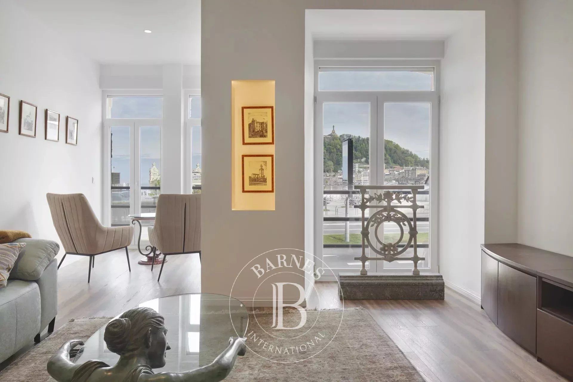 Sala d'estar de Pis en venda en Donostia - San Sebastián  amb Aire condicionat, Calefacció i Terrassa