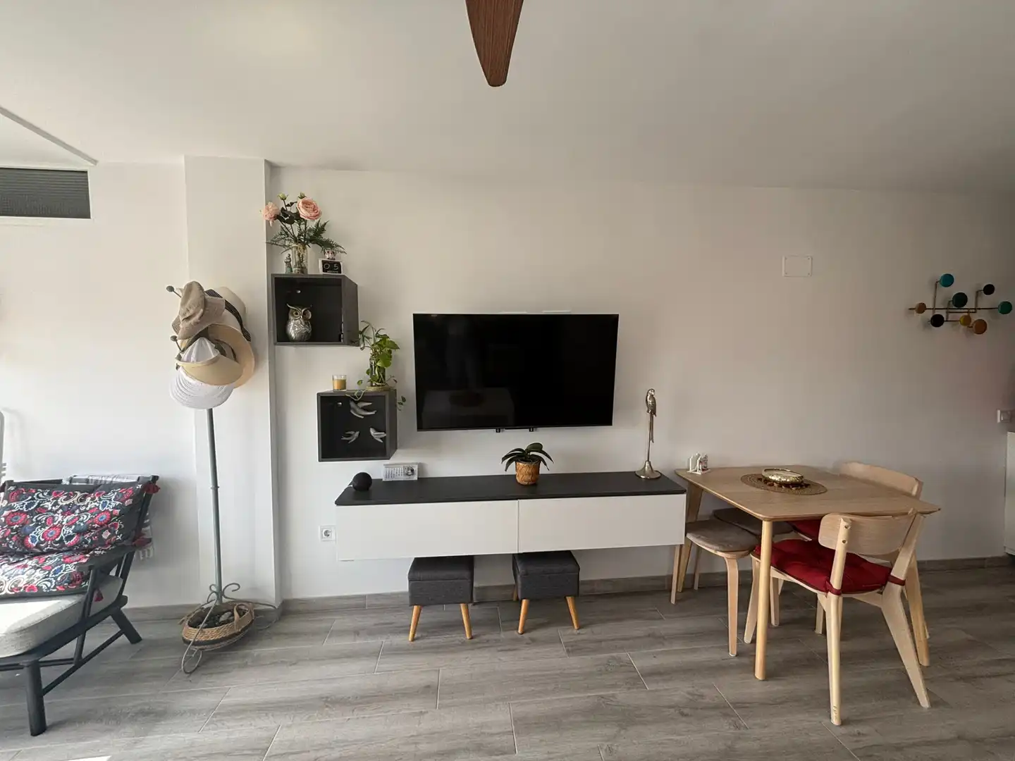 Sala d'estar de Apartament en venda en Benalmádena amb Aire condicionat, Terrassa i Moblat