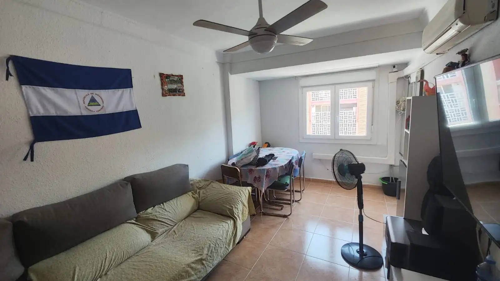 Living room of Flat for sale in Zaragoza  with Furnished