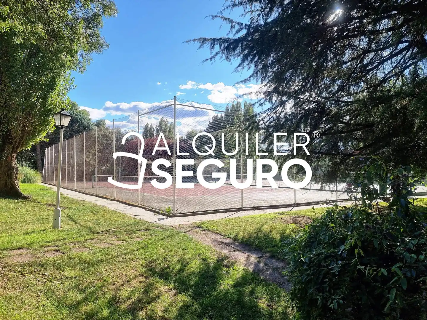 Jardín de Piso de alquiler en Alpedrete con Calefacción, Piscina y Amueblado