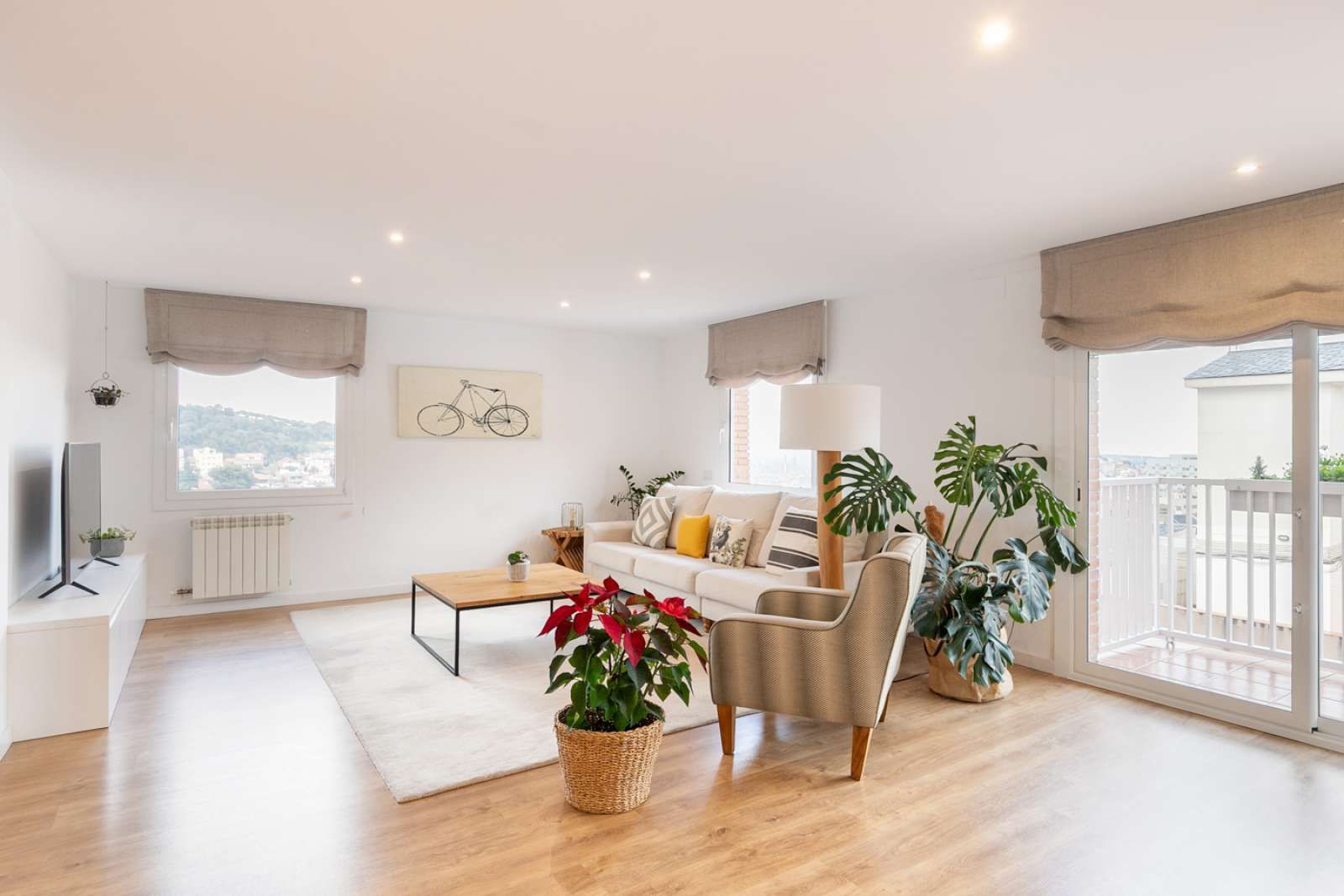 Living room of Apartment to share in  Barcelona Capital  with Air Conditioner and Terrace