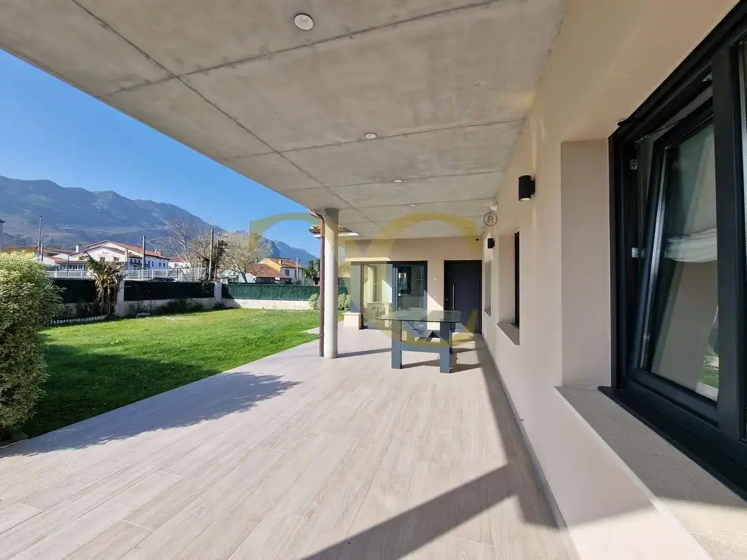 Terrassa de Casa o xalet en venda en Llanes amb Calefacció, Jardí privat i Terrassa