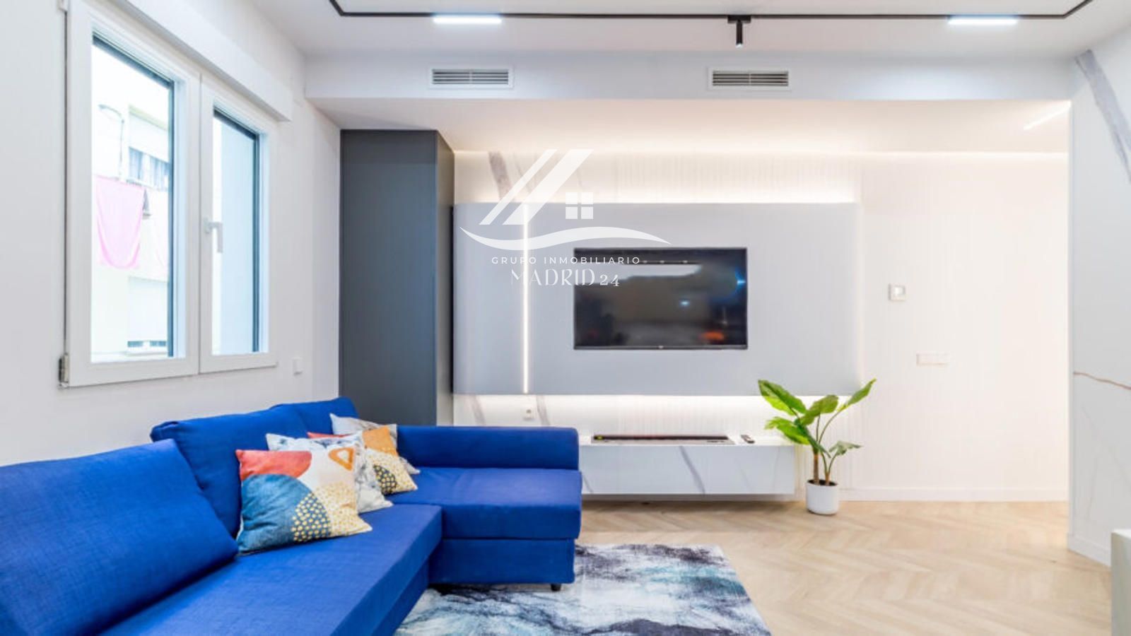 Living room of Flat for sale in  Madrid Capital  with Air Conditioner, Heating and Terrace