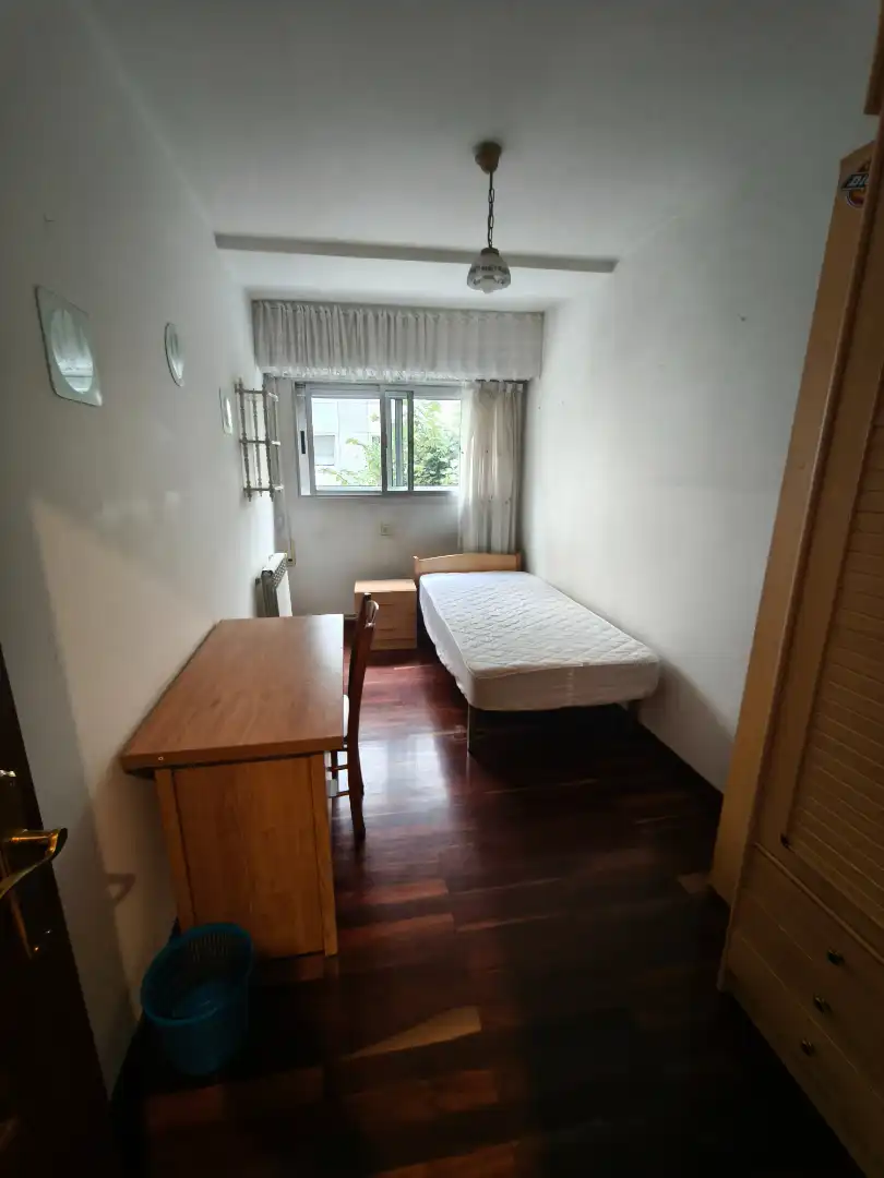 Bedroom of Flat for rent in Santiago de Compostela   with Heating, Parquet flooring and Furnished
