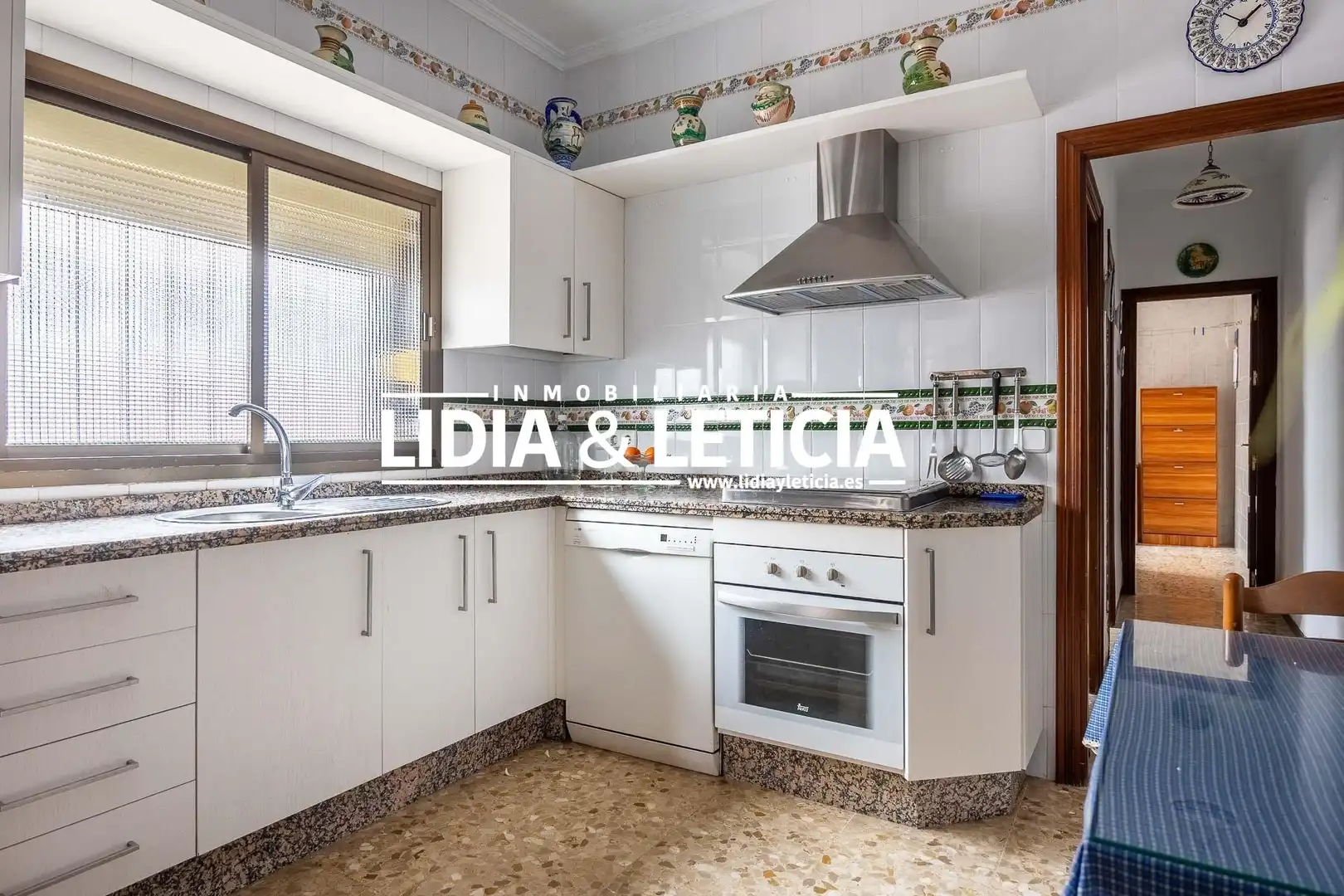 Cuina de Casa o xalet en venda en Alcalá de Guadaira amb Aire condicionat, Jardí privat i Terrassa